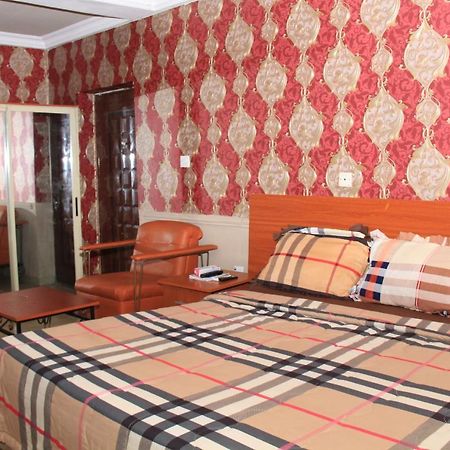 Aquatic Suites & Apartments Aliayabiagba Экстерьер фото