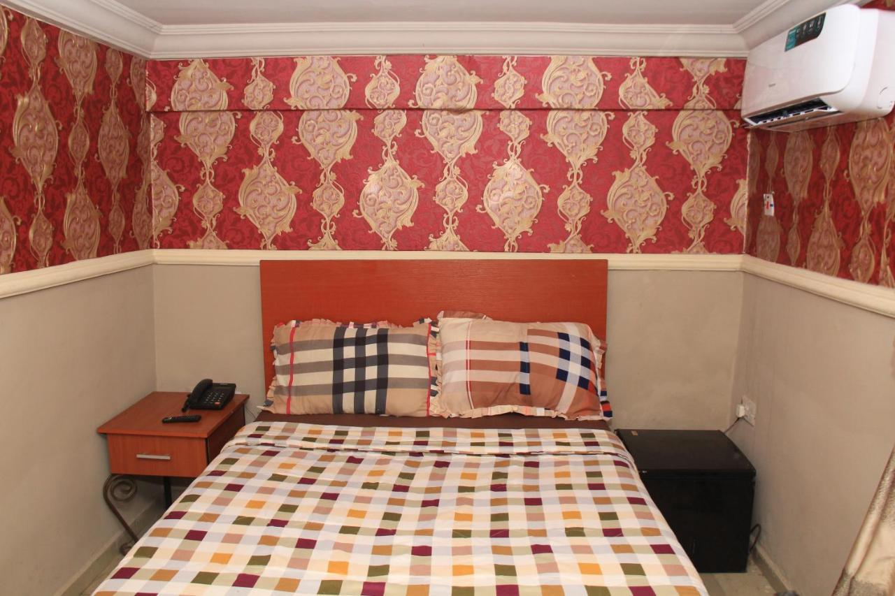 Aquatic Suites & Apartments Aliayabiagba Экстерьер фото